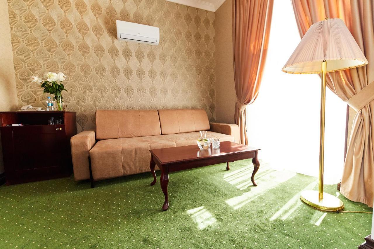 Arcadia Plaza Hotel Odessa Exteriör bild