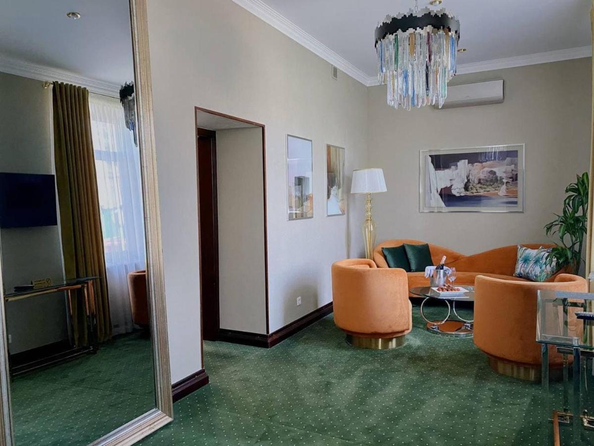Arcadia Plaza Hotel Odessa Exteriör bild