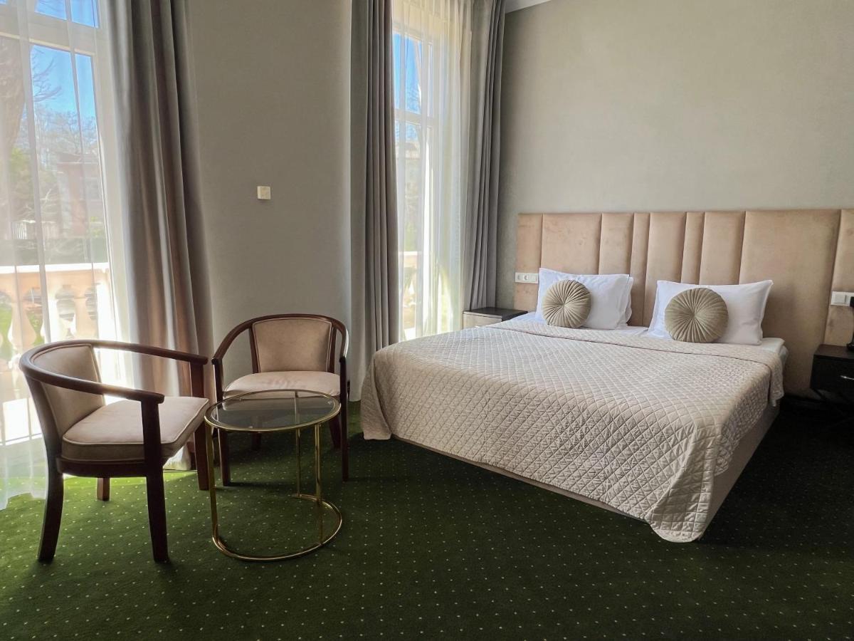 Arcadia Plaza Hotel Odessa Exteriör bild