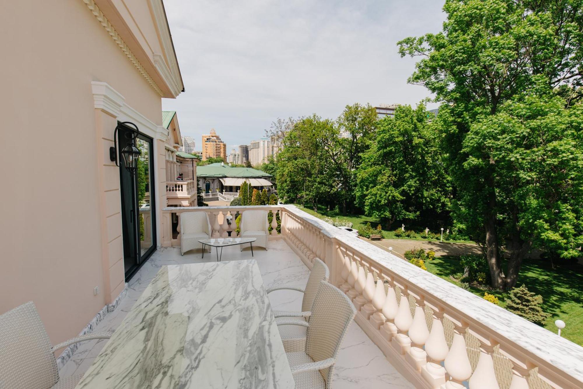 Arcadia Plaza Hotel Odessa Exteriör bild